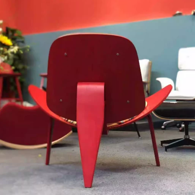 Smiling Shell Chair