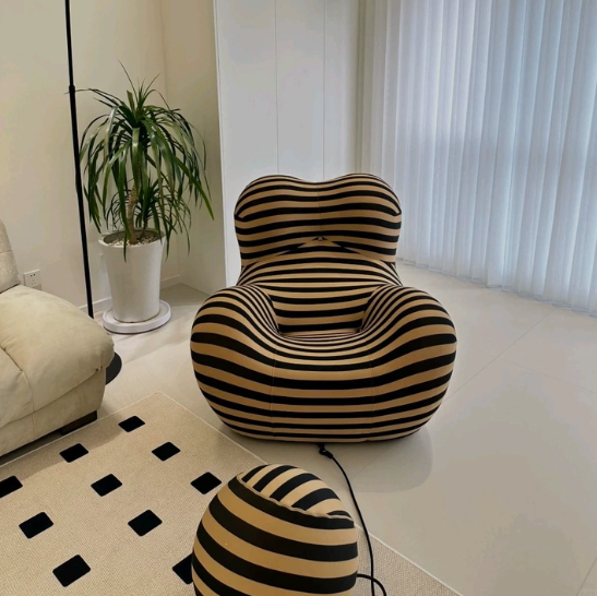 B&B "Mom's Embrace" Single-seater Sofa